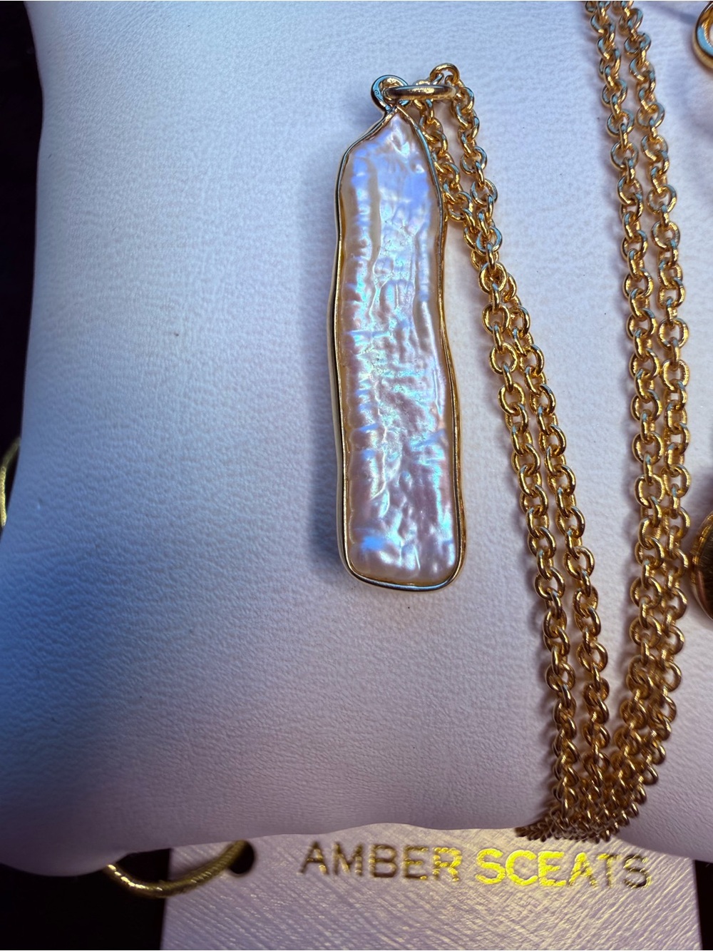 Amber Sceats Lustrous Pearl Pendant Necklace - 24k